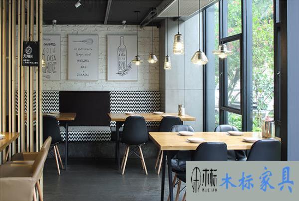 實木板餐桌椅布局選用什么色調(diào)樣式適合|餐廳家具 