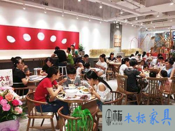 西餐廳設(shè)計裝修需要桌椅搭配嗎？