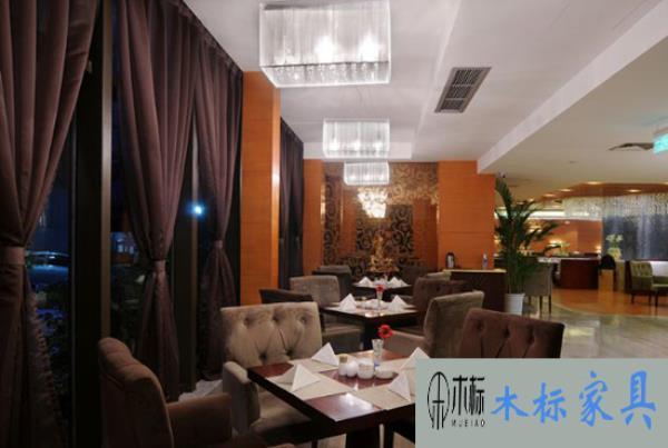 如何選擇餐桌椅?再哪里采購(gòu)餐桌椅? 